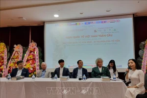 Các diễn giả chính tại hội thảo. Ảnh: Đức Thắng/PV TTXVN tại Hàn Quốc