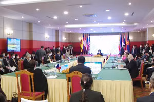 Các quan chức cao cấp ASEAN họp tại Phnom Penh.