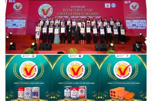 Đại diện các Công ty nhận Chứng nhận hàng Việt Nam Chất lượng cao.