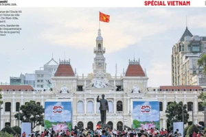 Báo Nhân đạo: Đất nước Việt Nam tự do trải qua 50 năm phát triển sau nửa thế kỷ thống nhất đất nước. 