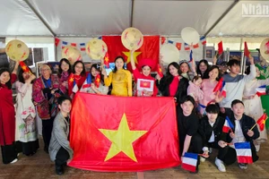 Với thế hệ trẻ Việt Nam tại Pháp, hào khí của Chiến thắng ngày 30/4/1975 niềm tự hào và là nguồn cảm hứng mạnh mẽ để không ngừng đóng góp vào việc tiếp những trang sử vàng cho Tổ quốc trong thời đại mới. (ẢNH: MINH DUY)