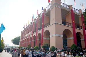 Bến Nhà Rồng ngày nay được gọi là Bảo tàng Hồ Chí Minh, Chi nhánh Thành phố Hồ Chí Minh - là tên thường gọi cho cụm di tích kiến trúc-bảo tàng nằm bên sông Sài Gòn (quận 4, Thành phố Hồ Chí Minh ). 