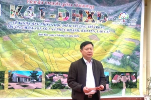 Đồng chí Nguyễn Anh Dũng, Phó Chủ tịch Ủy ban nhân dân huyện Bảo Yên phát biểu tại buổi lễ khởi công.