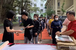 Báo Nhân Dân đón gần 2.000 độc giả đến tham quan triển lãm tương tác tranh panorama kỷ niệm 70 năm Chiến thắng Điện Biên Phủ.