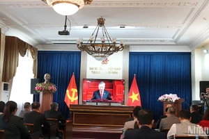 Quang cảnh lễ mít-tinh kỷ niệm 50 năm Ngày Giải phóng miền nam, thống nhất đất nước tại Liên bang Nga.