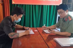 Ông N.T.B.D. làm việc với cơ quan chức năng.