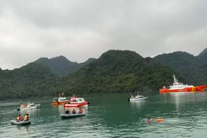 Thành phố Hạ Long đang tiếp tục phối hợp các lực lượng chức năng trong việc duy trì nhiệm vụ tìm kiếm nạn nhân còn lại.