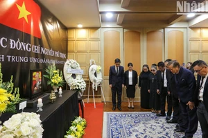 [Ảnh] Cộng đồng người Việt tại Thái Lan nghẹn ngào tiếc thương Tổng Bí thư Nguyễn Phú Trọng