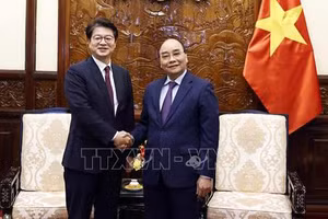 Chủ tịch nước Nguyễn Xuân Phúc tiếp ông Seong Ghi-hong, Chủ tịch, Giám đốc điều hành Hãng Thông tấn Yonhap của Hàn Quốc. (Ảnh: TTXVN)