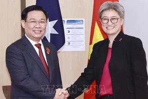 Chủ tịch Quốc hội Vương Đình Huệ tiếp Thượng nghị sĩ Penny Wong, Bộ trưởng Ngoại giao Australia. (Ảnh: Doãn Tấn/TTXVN) 