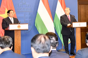 Thủ tướng Phạm Minh Chính và Thủ tướng Viktor Orbán chủ trì họp báo sau hội đàm.