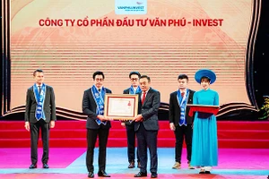 Theo đuổi triết lý phát triển bất động sản “Vị Nhân Sinh”, với nhiều hoạt động thiện nguyện, Văn Phú-Invest không ít lần vinh dự đón nhận những phần thưởng cao quý của Nhà nước.