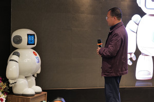 Bước tiến với robot AI