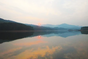 Rong chơi hồ trên núi