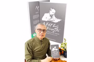 Tác giả Võ Xuân Quế với “Nhật ký trong tù bằng tiếng nước ngoài” vừa ấn bản, tháng 3/2025.