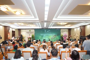 Hội thảo khoa học quốc tế “Đổi mới công nghệ chọn tạo giống cây trồng trong doanh nghiệp và tổ chức nghiên cứu”.