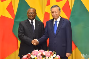 Tổng Bí thư, Chủ tịch nước Tô Lâm và Tổng thống Cộng hòa Guinea-Bissau Umaro Sissoco Embaló tại buổi hội đàm. (Ảnh: THỦY NGUYÊN)