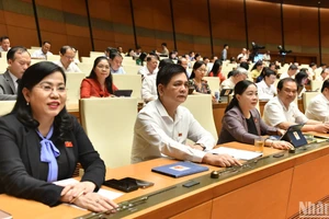 Quốc hội biểu quyết thông qua Nghị quyết về chủ trương đầu tư Dự án đầu tư xây dựng đường cao tốc bắc-nam phía Tây đoạn Gia Nghĩa (Đắk Nông) - Chơn Thành (Bình Phước). (Ảnh: ĐĂNG KHOA)