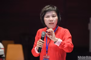 PGS,TS Đỗ Thị Thu Hằng, Trưởng Ban Nghiệp vụ, Hội Nhà báo Việt Nam phát biểu ý kiến tại Hội thảo. (Ảnh: THÀNH ĐẠT)