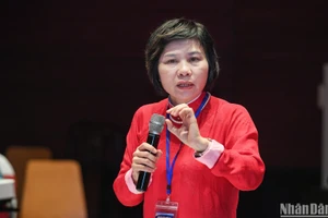 PGS,TS Đỗ Thị Thu Hằng, Trưởng Ban Nghiệp vụ, Hội Nhà báo Việt Nam phát biểu ý kiến tại Hội thảo. (Ảnh: THÀNH ĐẠT)