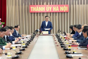 Đồng chí Đinh Tiến Dũng phát biểu kết luận hội nghị chiều 15/2.