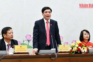 Tổng Thư ký Quốc hội, Chủ nhiệm Văn phòng Quốc hội Bùi Văn Cường chủ trì Họp báo công bố kết quả Kỳ họp thứ 4, Quốc hội khóa XV chiều 15/11. (Ảnh: THỦY NGUYÊN)