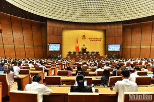 Quang cảnh một phiên thảo luận ở hội trường tại Kỳ họp thứ 5, Quốc hội khóa XV. (Ảnh: DUY LINH)