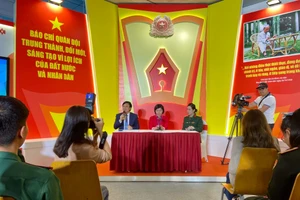 Nhà báo Hồ Quang Lợi, nguyên Phó Chủ tịch Thường trực Hội Nhà báo Việt Nam chia sẻ tại tọa đàm. (Ảnh: THÀNH ĐẠT)