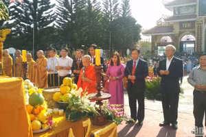 Thực hiện nghi thức lễ Giỗ Tổ Hùng Vương tại chùa tháp Kỳ Quang, huyện Đăk Hà