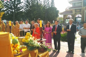Thực hiện nghi thức lễ Giỗ Tổ Hùng Vương tại chùa tháp Kỳ Quang, huyện Đăk Hà