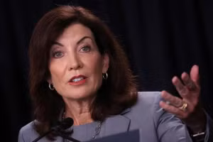 Thống đốc bang New York Kathy Hochul. (Ảnh: Reuters)