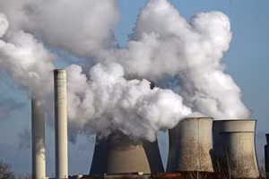 Khí thải bốc lên từ một nhà máy điện than ở Niederaussem, Đức, ngày 16/1/2020. (Ảnh: Reuters)