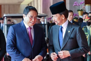 Quốc vương Hassanal Bolkiah nồng nhiệt chào mừng và đánh giá cao ý nghĩa quan trọng của chuyến thăm chính thức đầu tiên tới Brunei Darussalam của Thủ tướng Chính phủ Phạm Minh Chính. (Ảnh: VGP)