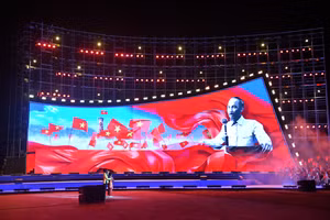 Một tiết mục biểu diễn nghệ thuật trong đêm khai mạc Lễ hội Vì hòa bình 2024. (Ảnh: ĐĂNG KHOA)