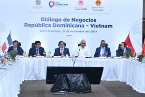 Thủ tướng Phạm Minh Chính chủ trì Toạ đàm Doanh nghiệp Việt Nam - CH Dominica (Ảnh: Thanh Giang). 