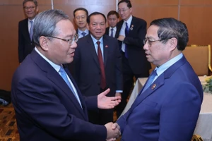 Thủ tướng Chính phủ Phạm Minh Chính và Thủ tướng Quốc vụ viện Trung Quốc Lý Cường. (Ảnh: VGP/Nhật Bắc)
