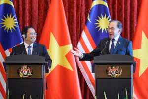 Thủ tướng Phạm Minh Chính và Thủ tướng Malaysia Anwar Ibrahim. (Ảnh: NHẬT BẮC/VGP)