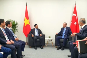 Thủ tướng Chính phủ Phạm Minh Chính gặp Tổng thống Thổ Nhĩ Kỳ Recep Tayyip Erdogan. (Ảnh: Nhật Bắc/VGP)