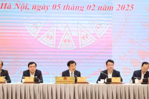 Đại diện Lãnh đạo các bộ, ngành Trung ương tham dự họp báo Chính phủ thường kỳ. (Ảnh: NHẬT BẮC/VGP)