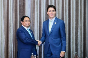 Thủ tướng Chính phủ Phạm Minh Chính và Thủ tướng Canada Justin Trudeau. (Ảnh: Nhật Bắc/VGP).