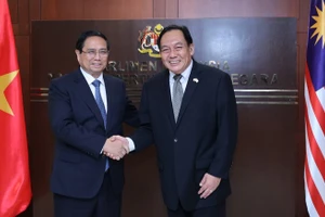 Thủ tướng Chính phủ Phạm Minh Chính hội kiến Chủ tịch Thượng viện Malaysia Dato Awang Bemee Awang Ali Basah. (Ảnh: NHẬT BẮC/VGP)