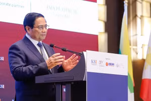 Thủ tướng Phạm Minh Chính phát biểu ý kiến tại Diễn đàn Lãnh đạo và Đối tác ASEAN. (Ảnh: NHẬT BẮC/VGP)