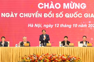Thủ tướng Phạm Minh Chính chủ trì Chương trình chào mừng Ngày Chuyển đổi số quốc gia (Ảnh: Trần Hải). 