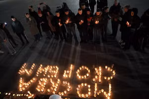 Người dân Nga tưởng niệm các nạn nhân trong vụ tấn công khủng bố ở ngoại ô Moskva. (Ảnh: RIA Novosti) 