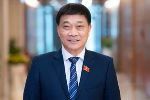 [Infographic] Tiểu sử Phó Chủ tịch Quốc hội Vũ Hồng Thanh 