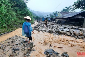 Bản Hòa Sơn, xã Tà Cạ bị lũ quét tràn qua.