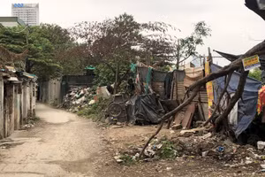 Nhiều dự án “treo” khiến cuộc sống người dân vất vả. (Ảnh minh họa: Hà Nội Mới) 