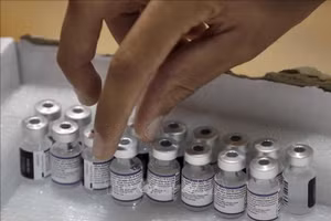 Vaccine ngừa Covid-19 của hãng dược phẩm Pfizer-BioNTech. (Ảnh minh họa: AFP/TTXVN)
