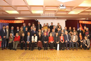 Các nhân chứng tham dự Lễ kỷ niệm 50 năm ký kết Hiệp định Paris được tổ chức ở Đại sứ quán Việt Nam tại Pháp ngày 18/1/2023.