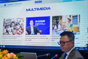 Đồng chí Lê Quốc Minh, Ủy viên Trung ương Đảng, Tổng Biên tập Báo Nhân Dân, Phó Trưởng ban Tuyên giáo Trung ương, Chủ tịch Hội Nhà báo Việt Nam giới thiệu về chuyên trang Thương hiệu quốc gia trên Báo Nhân Dân. (Ảnh: THÀNH ĐẠT)